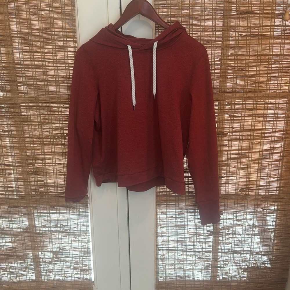 Vuori Halo Essential Hoodie.